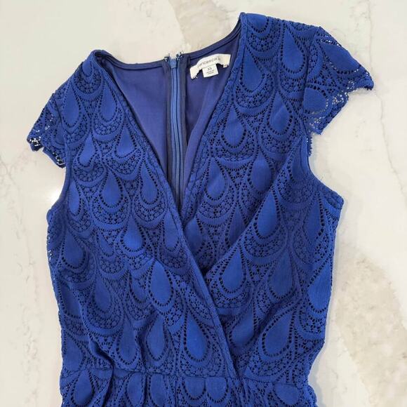 Francesca's Lace Romper Short Jumpsuit Women's XS V-Neck Lined Blue Lace Zip Up - Picture 3 of 7
